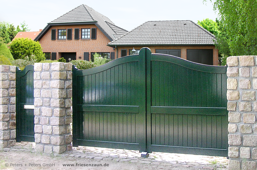 Blickdichte Gartentore mit Sichtschutz