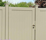 Blickdichte Sichtschutztore - Hartholz nach Maß.