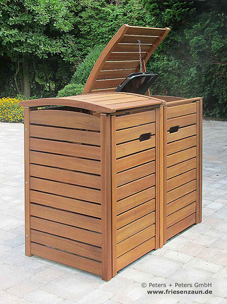 Hochwertige Verarbeitung und Beschläge aus Edelstahl = Mülltonnenbox CLASSIC aus FSC Hartholz - Oberfläche im Farbton Kastanie geölt. 