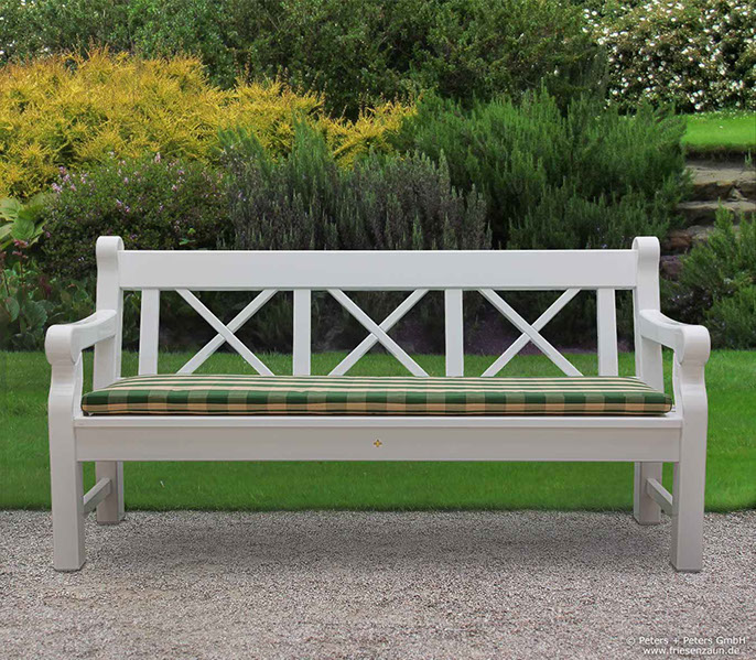 3er Holzbank Gartenbank HAMPTON - weiß lackiert -  Gesamtbreite 240 cm - Sitzbreite 226 cm. Lieferbar in weiß oder in jedem anderen RAL-Farbton.