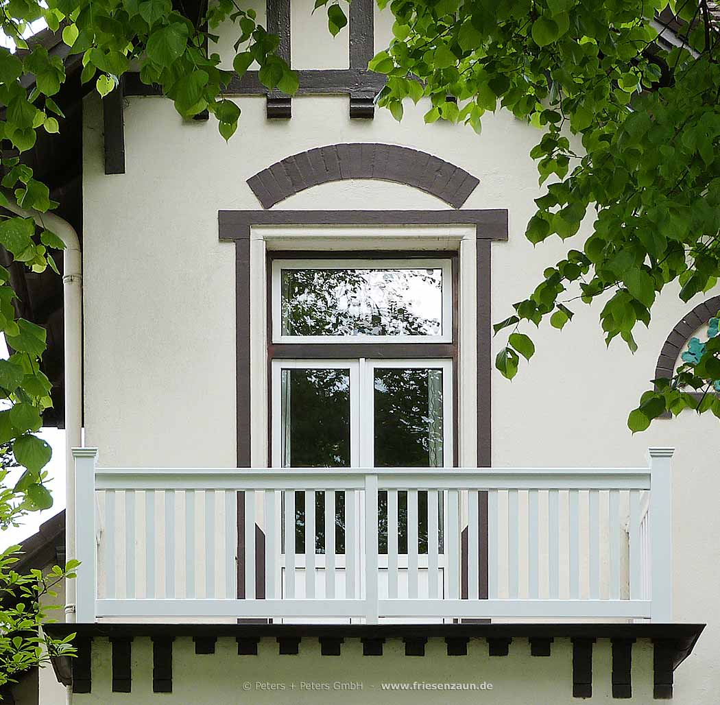 Balkongeländer - Weißes Balkongeländer - renovierte Villa - Maßanfertigung mit 25 Jahren Garantie