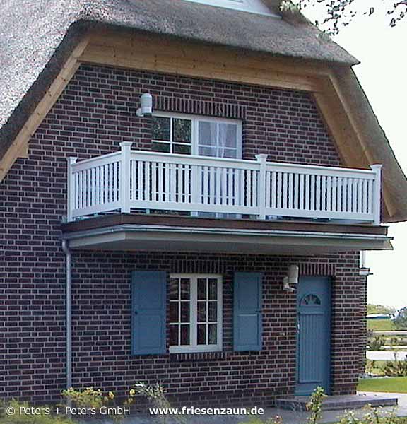 Balkongeländer Hartholz weiß&nbsp; - Holzgeländer aus ODUM-IROKO Hartholz - Maßanfertigung mit 25 Jahren Garantie.