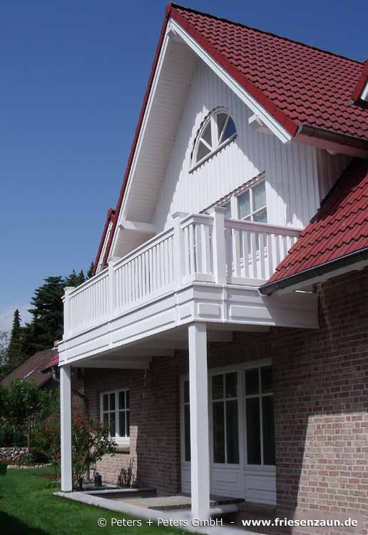 Balkongeländer - Weißes Balkongeländer aus wertvollem Hartholz - Maßanfertigung mit 25 Jahren Garantie