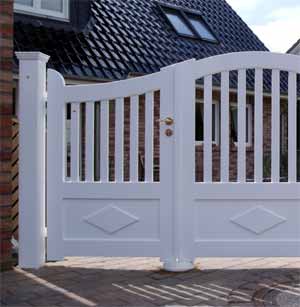 Holztor Kortenland - Das asymmetrische Sichtschutztor von Peters + Peters