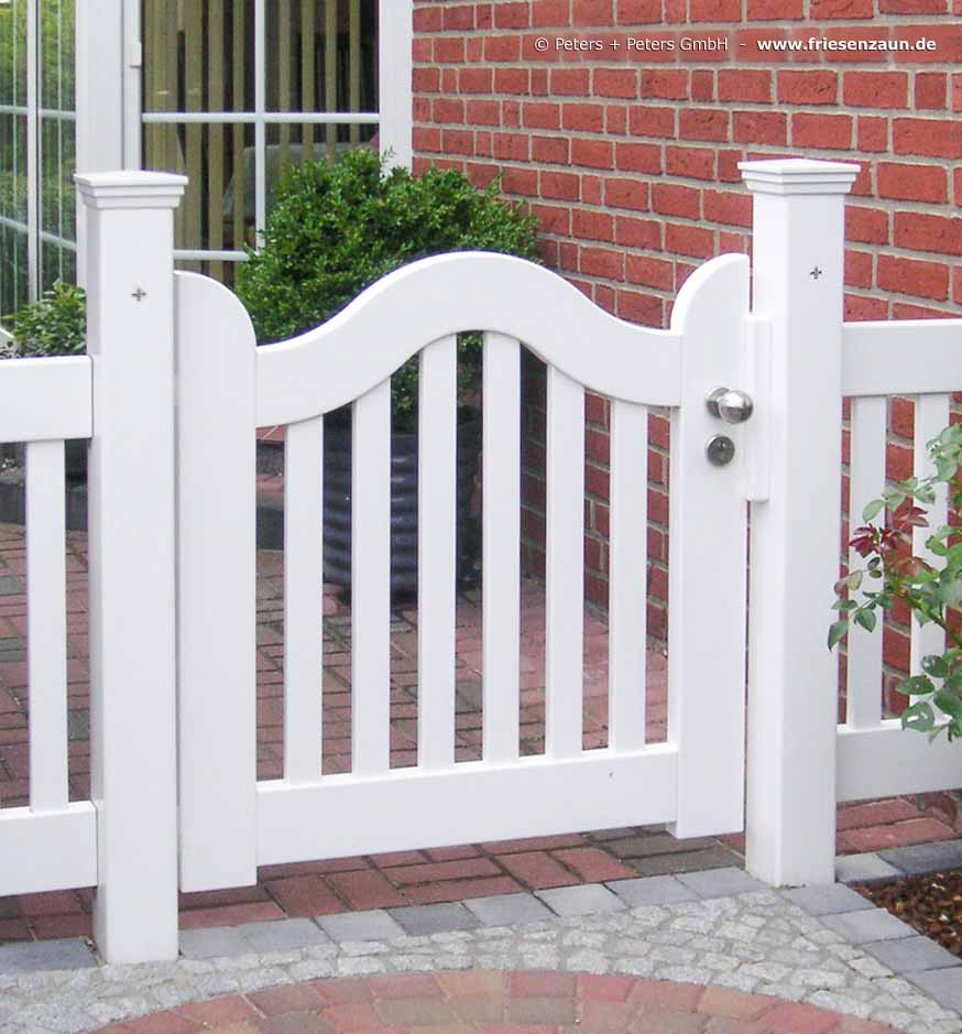Sylter Gartentor mit Satteldach - Friesentor SCHLESWIG aus dauerhaftem Hartholz - Maßanfertigung von Peters + Peters.