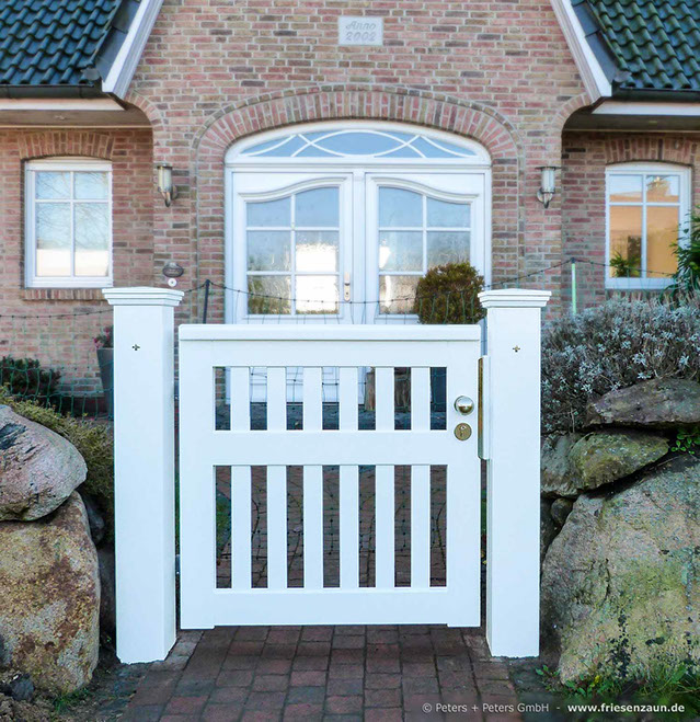 Doppeltor Holztor OHLAND mit elektrischem Torantrieb - Torautomatik - Lösung ohne Auflaufstütze in der Mitte.