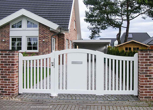 Individuelle Gartentor - Holztore aus wertvollem Hartholz - Qualität mit 25 Jahren Garantie.