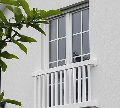 Fransöscher Balkon - Fransösches Balkongeländer - Hartholz weiß - Maßanfertigung - 25 Jahre Garantie.