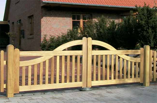 Gartentor BERGSTEDT - Weiße Holztore nach Maß gefertigt - Gartentore in mehr als 200 RAL-Farben.