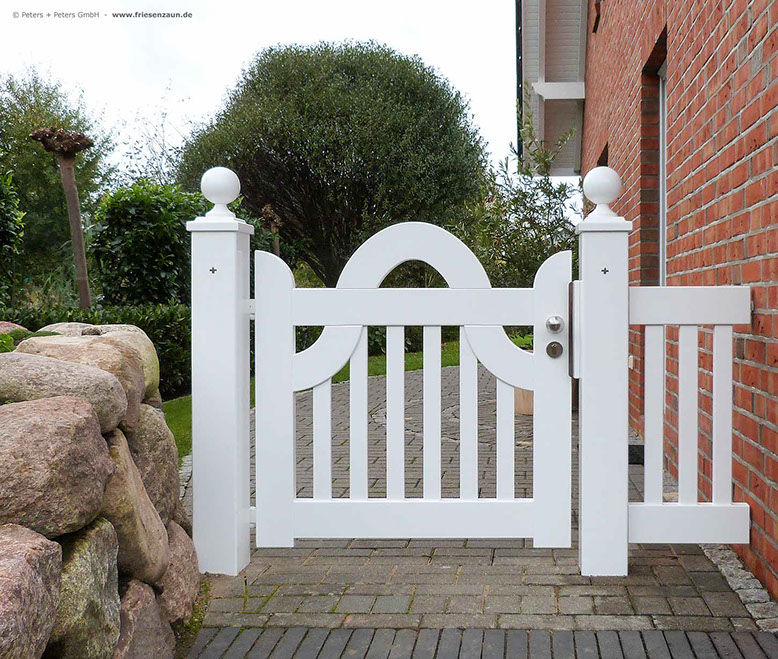 Sylter Gartentore aus dauerhaftem Hartholz - Doppeltore in weiß oder farbig lackiert.