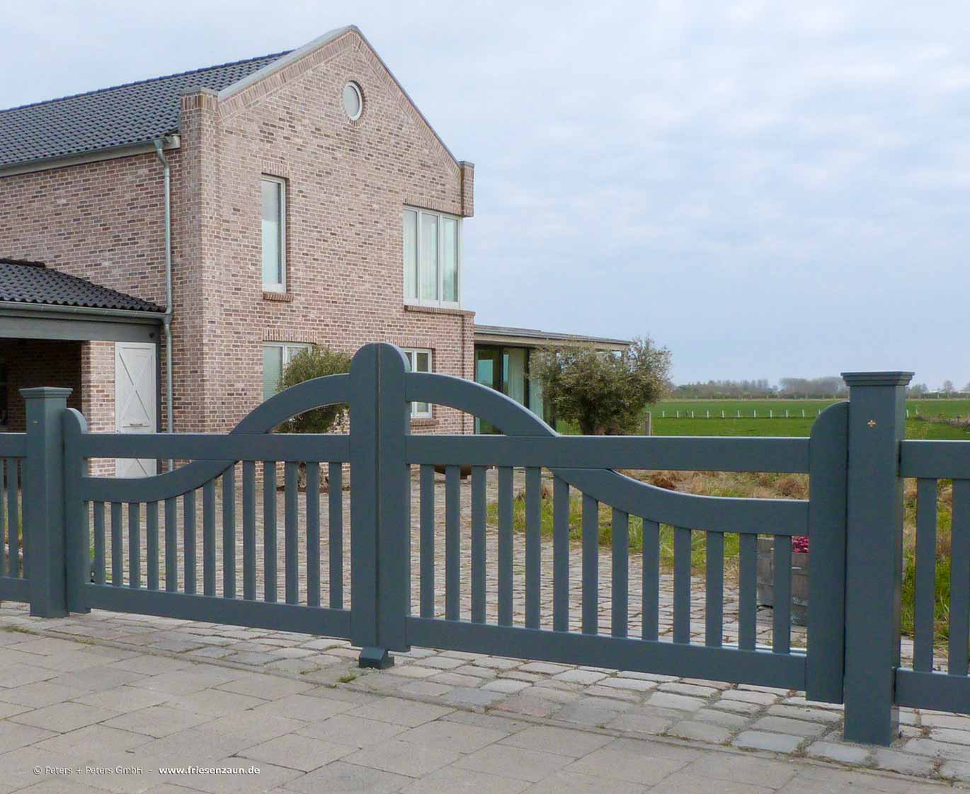 Original Sylter Friesenzaun - Hartholz weiß oder RAL lackiert - Weiße Gartenzäune mit 25 Jahren Garantie.