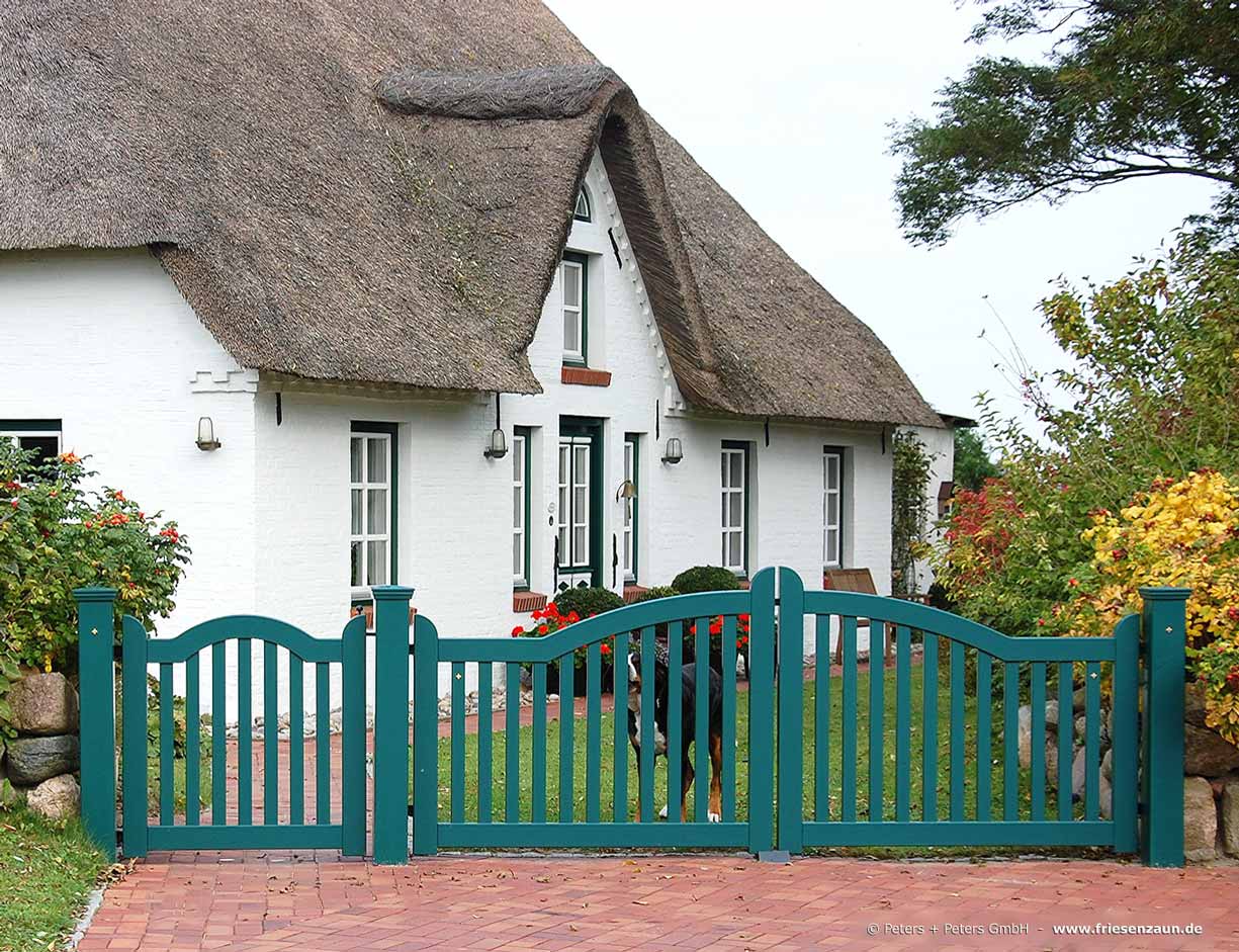 Gartentor BERGSTEDT - Weiße Holztore nach Maß gefertigt - Gartentore in mehr als 200 RAL-Farben.
