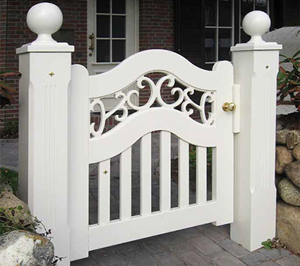 Gartentor im Sylter Friesenstil - Holztor FRIESLAND - Hartholz weiß oder farbig lackiert - Einfahrtstore von Peters + Peters.