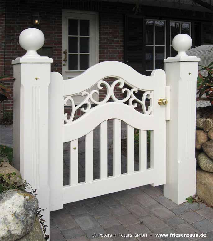 Gartentor im Sylter Friesenstil - Holztor FRIESLAND - Hartholz weiß oder farbig lackiert - Einfahrtstore von Peters + Peters.