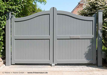 Blickdichtes Gartentor nach Maß gefertigt - Graues Holztor mit blickdichter Füllung - Höhe 220 cm.