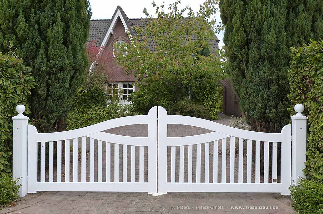 Gartentor BERGSTEDT - Weiße Holztore nach Maß gefertigt - Gartentore in mehr als 200 RAL-Farben.