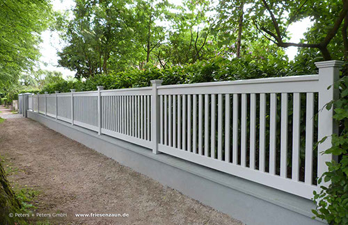 Original Sylter Friesenzaun - Weißer Gartenzaun aus wertvollem ODUM IROKO Hartholz - Anfertigung nach Maß von Peters + Peters