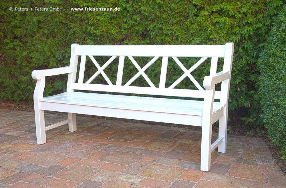 Gartenbänke Cliff - englische Gartenbank mit nordischen Kreuzen in der Rückenlehne