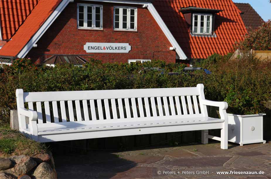 4er Gartenbank Windsor -  Gesamtbreite 240 cm - Sitzbreite 226 cm. Lieferbar in weiß oder in jedem anderen RAL-Farbton.