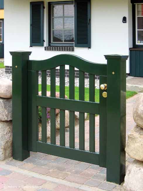 Gartentor BERGSTEDT - Weiße Holztore nach Maß gefertigt - Gartentore in mehr als 200 RAL-Farben.