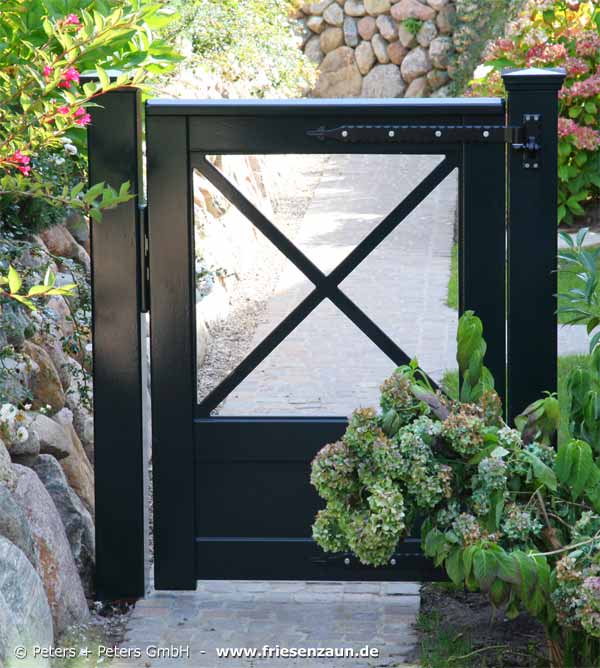 Individuelle Gartentor - Holztore aus wertvollem Hartholz - Qualität mit 25 Jahren Garantie.