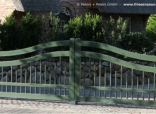 Individuelle Gartentor - Holztore aus wertvollem Hartholz - Qualität mit 25 Jahren Garantie.