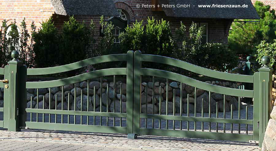 Individuelle Gartentor - Holztore aus wertvollem Hartholz - Qualität mit 25 Jahren Garantie.