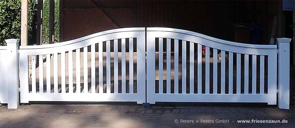 Weißes Holztor - Doppeltor SCHLESWIG - Maßanfertigung - Breite 420 cm.