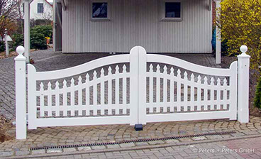 Die exklusiven Holztore mit der Goldenen Lilie werden  ausschließlich in Norddeutschland gefertigt - besuchen Sie unsere Ausstellung