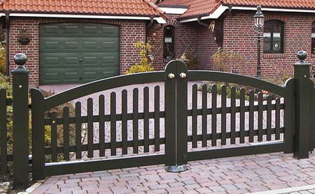 Gartentor BERGSTEDT - Weiße Holztore nach Maß gefertigt - Gartentore in mehr als 200 RAL-Farben.