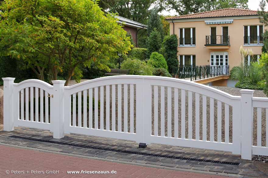 Gartentor BERGSTEDT - Weiße Holztore nach Maß gefertigt - Gartentore in mehr als 200 RAL-Farben.