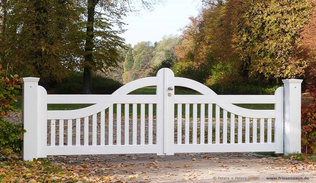 Sylter Gartentore aus dauerhaftem Hartholz - Doppeltore in weiß oder farbig lackiert.
