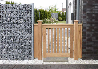 Individuell gestaltet - Gartentor OHLAND - Weiße Holztore mit integriertem Briefkasetn im Torflügel