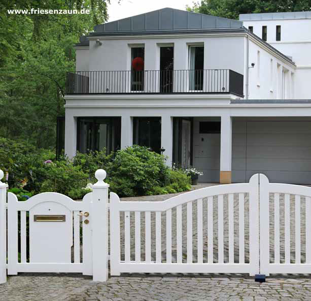 Gartentor BERGSTEDT - Weiße Holztore nach Maß gefertigt - Gartentore in mehr als 200 RAL-Farben.