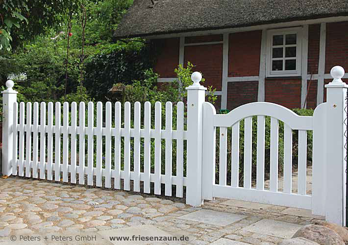 Gartentor BERGSTEDT - Weiße Holztore nach Maß gefertigt - Gartentore in mehr als 200 RAL-Farben.