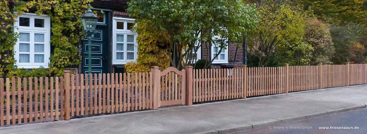 Original Sylter Friesenzaun - Weißer Gartenzaun aus wertvollem ODUM IROKO Hartholz - Anfertigung nach Maß von Peters + Peters