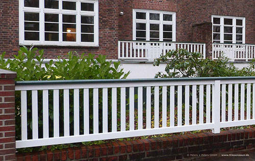 Terrassenzaun - Terrassengeländer weiß lackiert - Premium Tischlerqualität direkt vom Hersteller.