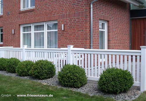 Original Sylter Friesenzaun - Weißer Gartenzaun aus wertvollem ODUM IROKO Hartholz - Anfertigung nach Maß von Peters + Peters
