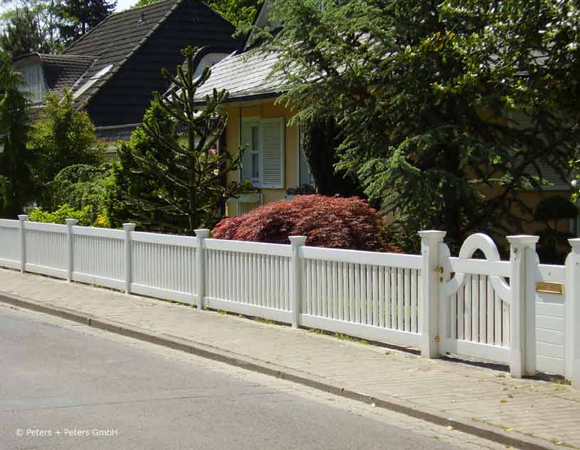 Original Sylter Friesenzaun - Weißer Gartenzaun aus wertvollem ODUM IROKO Hartholz - Anfertigung nach Maß von Peters + Peters