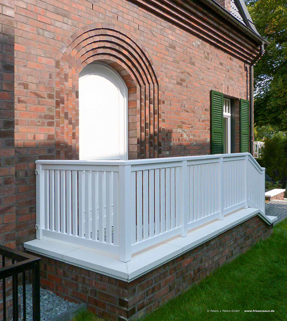 Terrassenzaun - Terrassengeländer weiß lackiert - Premium Tischlerqualität direkt vom Hersteller.