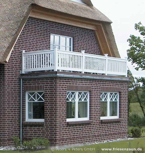 Balkongeländer Dachterrasse - Weißes Geländer aus dauerhaftem Hartholz - Maßanfertigung - Kostenloser Planungsservice - Jetzt anfordern !