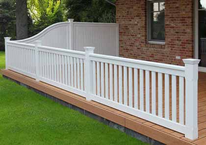 Traumhaft schöne Geländer für Terrasse und Balkon - weiß oder farbig lackierte Holzgeländer und Terrrassenzaun mit 25 Jahren Garantie.