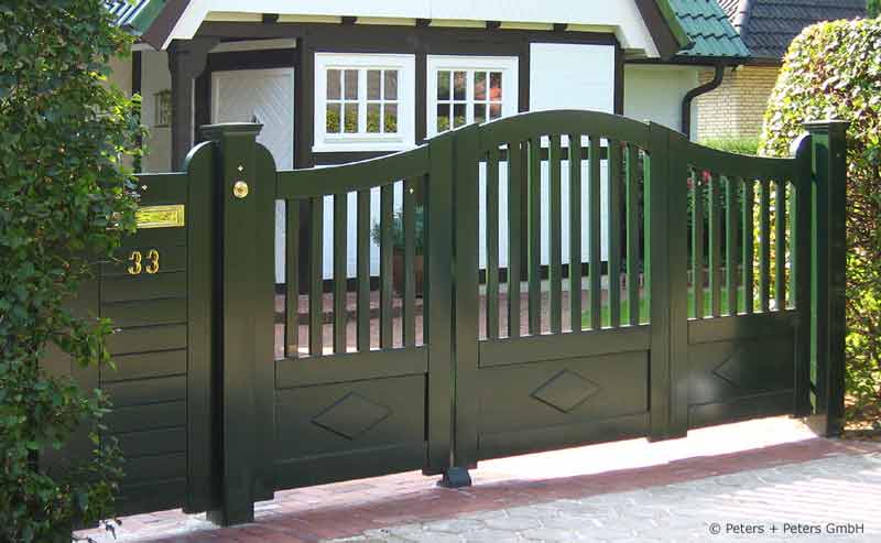 Grünes Gartentor aus wertvollem Hartholz - Hochwertige Ausstattung - Anfertigung nach Kundenentwurf - Hartholz nach Maß