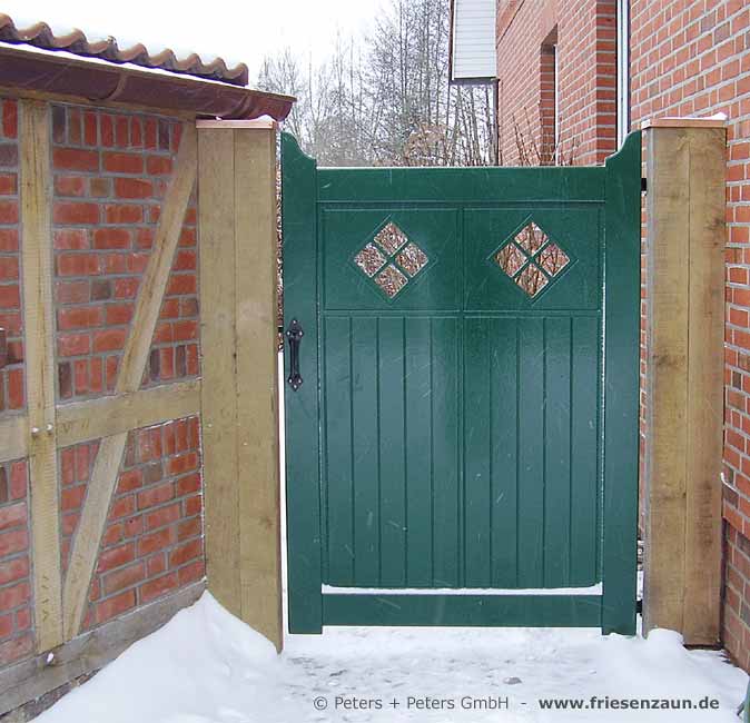 Individuelle Gartentür - Hartholz grün lackiert - absolut wetterfest - 25 Jahre Garantie.