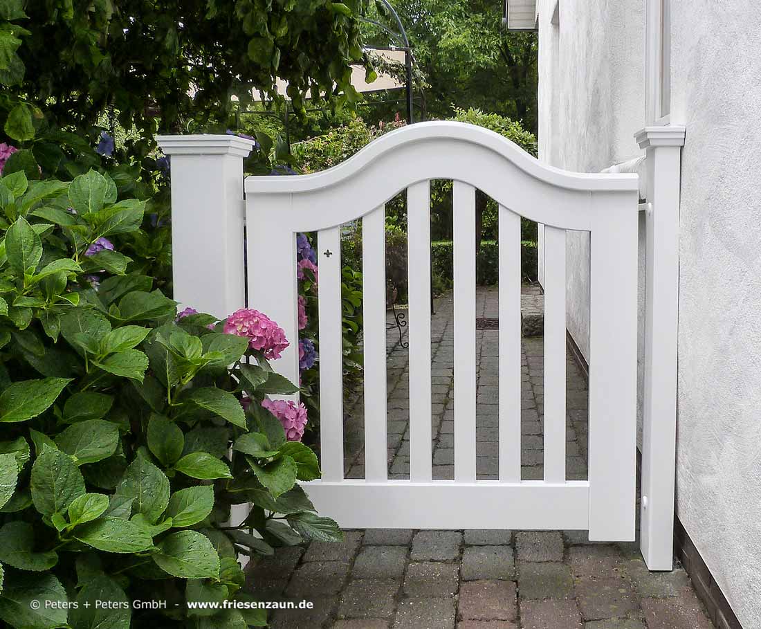 Sylter Gartentür Einzeltor Gartenpforte SCHLESWIG - Weiß lackiertes Hartholz  - Durchgang am Haus wirkungsvoll begrenzen.