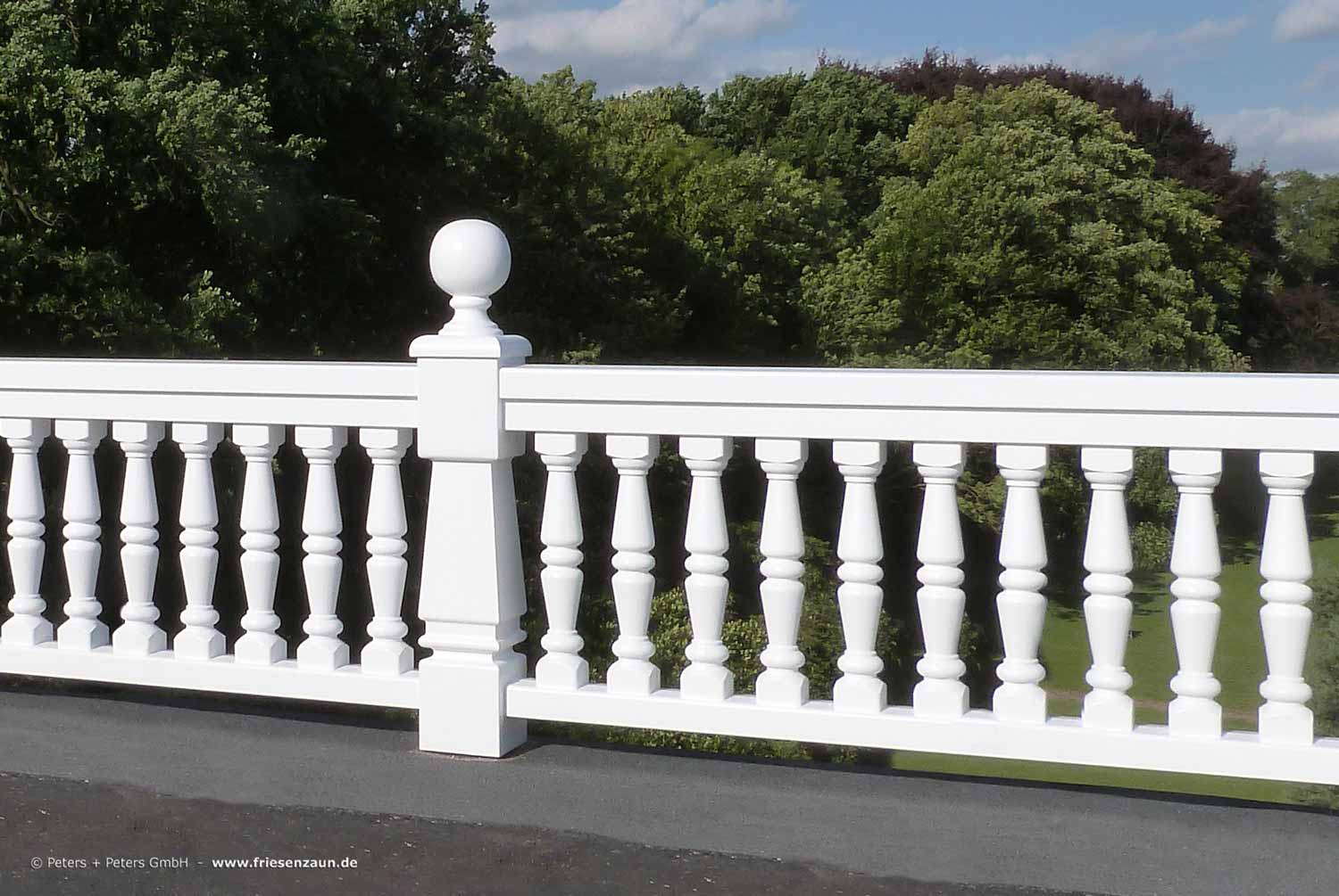 Klassische Balustrade - Extra durable Ausführung mit geringem Gewicht - Sonderanfertigung nach - Premium Tischlerqualität direkt vom Hersteller.