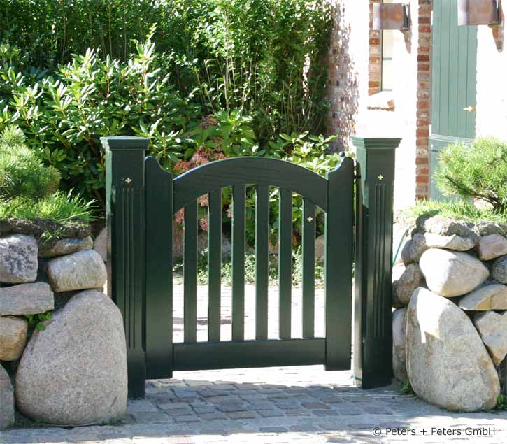 Gartentor BERGSTEDT - Weiße Holztore nach Maß gefertigt - Gartentore in mehr als 200 RAL-Farben.