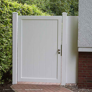 Holztor mit 200 cm Höhe - Sichtschutztor Fußgänger Hartholz weiß.