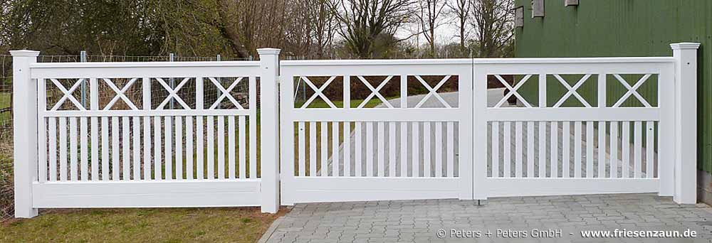 Sylter Gartentor mit Satteldach - Friesentor SCHLESWIG aus dauerhaftem Hartholz - Maßanfertigung von Peters + Peters.