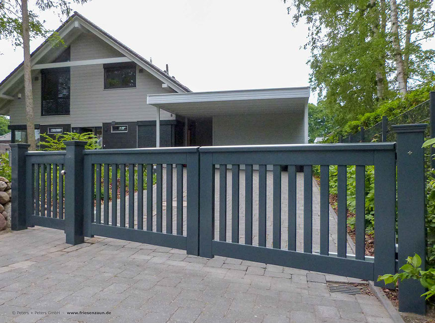 Doppeltor Holztor OHLAND mit elektrischem Torantrieb - Torautomatik - Lösung ohne Auflaufstütze in der Mitte.